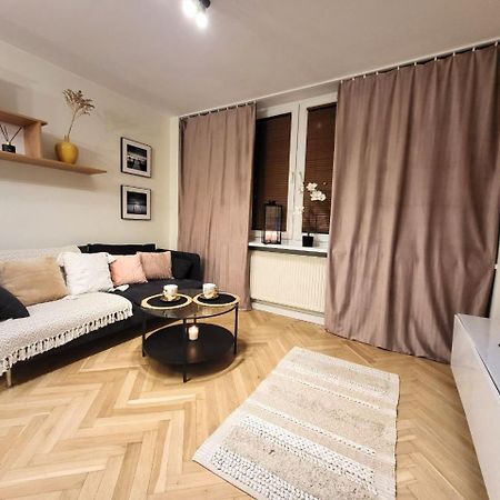 View Apartments And Rooms ワルシャワ エクステリア 写真