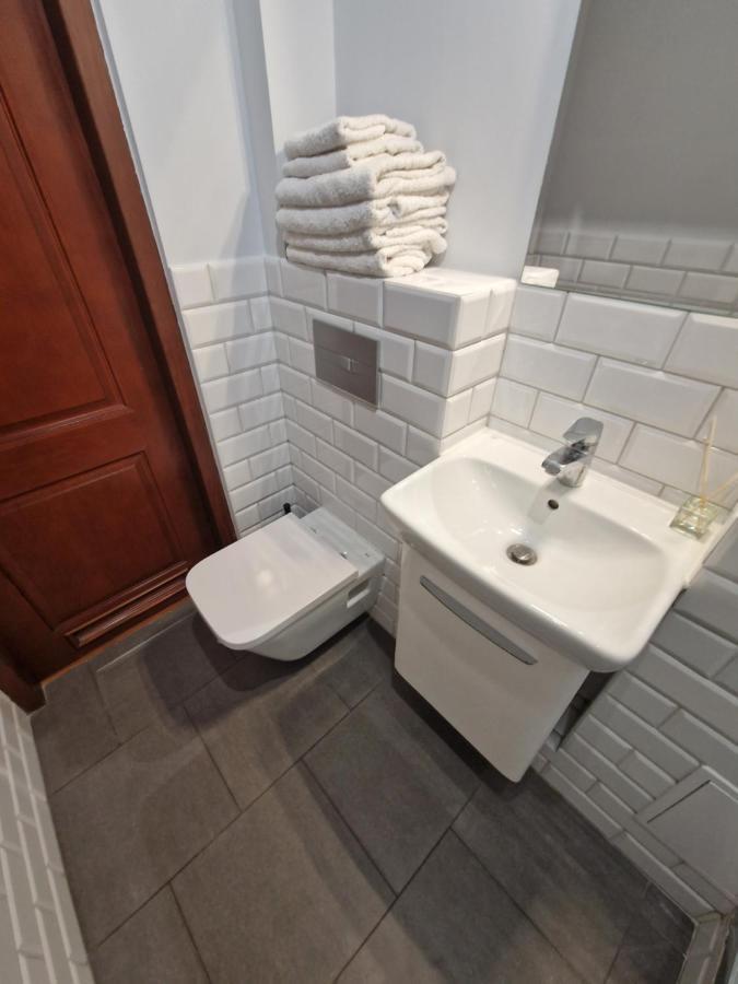 View Apartments And Rooms ワルシャワ エクステリア 写真