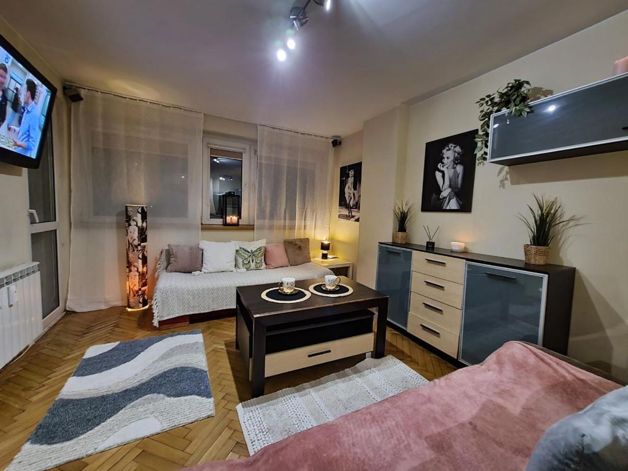 View Apartments And Rooms ワルシャワ エクステリア 写真