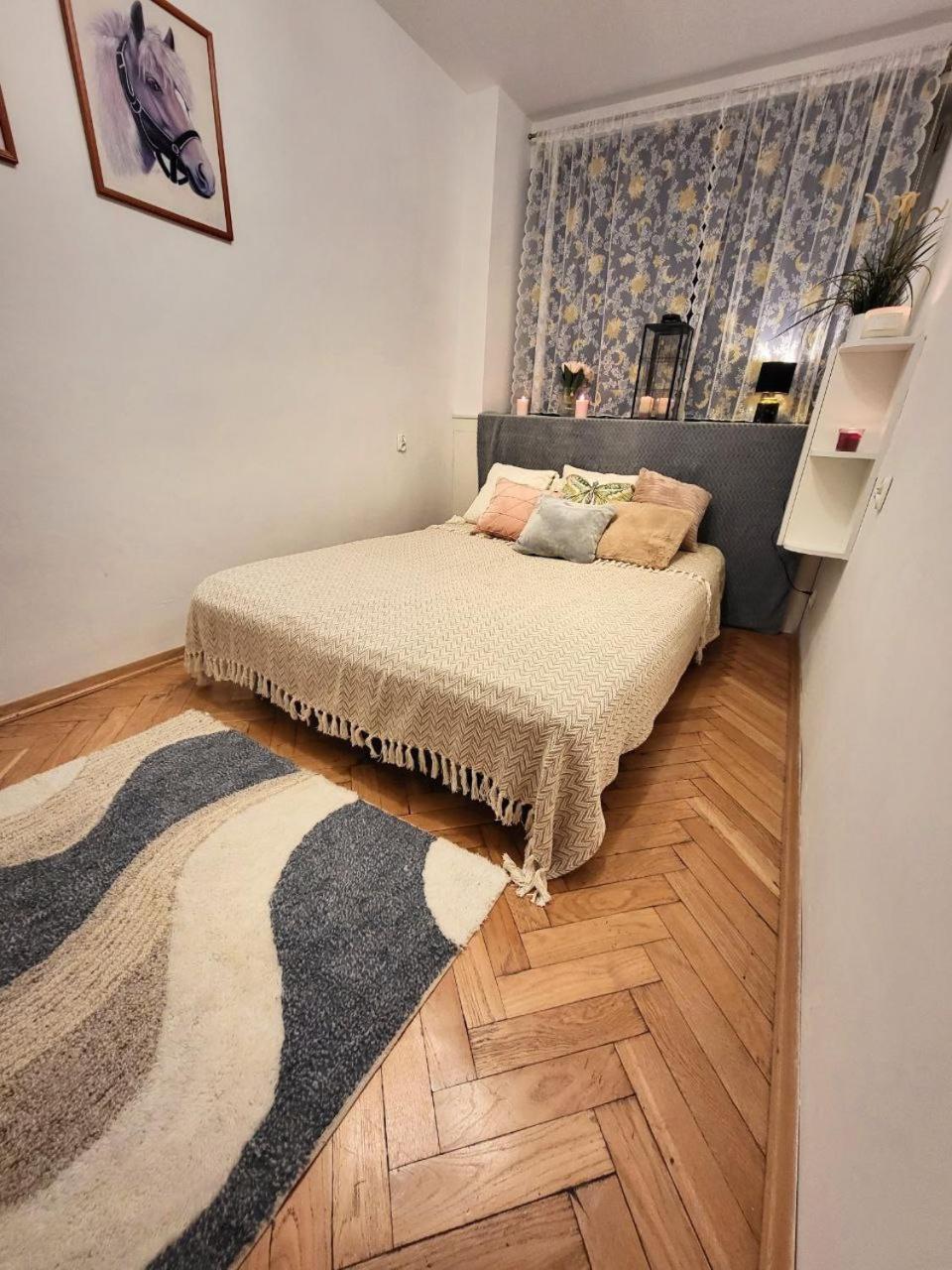 View Apartments And Rooms ワルシャワ エクステリア 写真