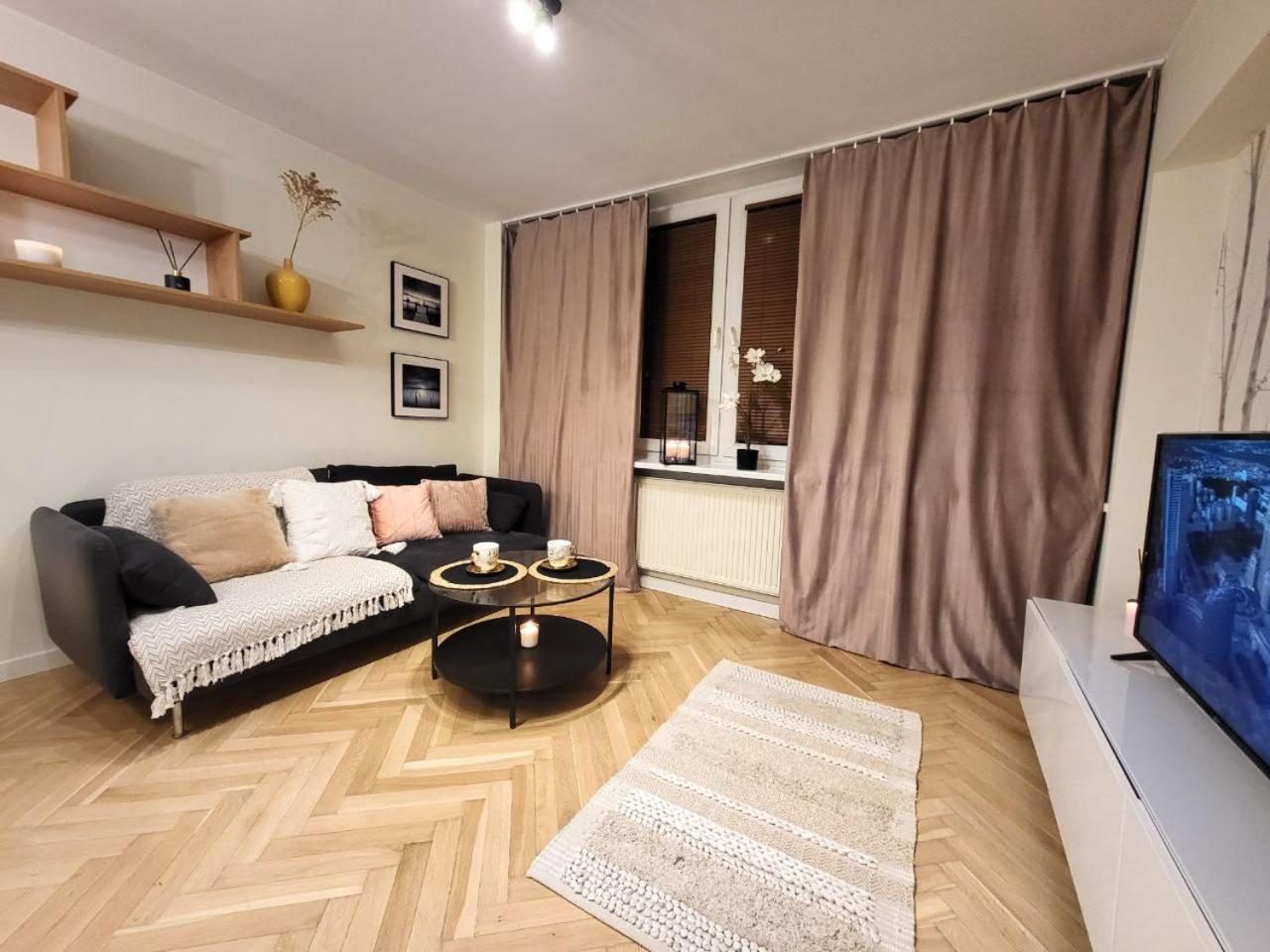 View Apartments And Rooms ワルシャワ エクステリア 写真