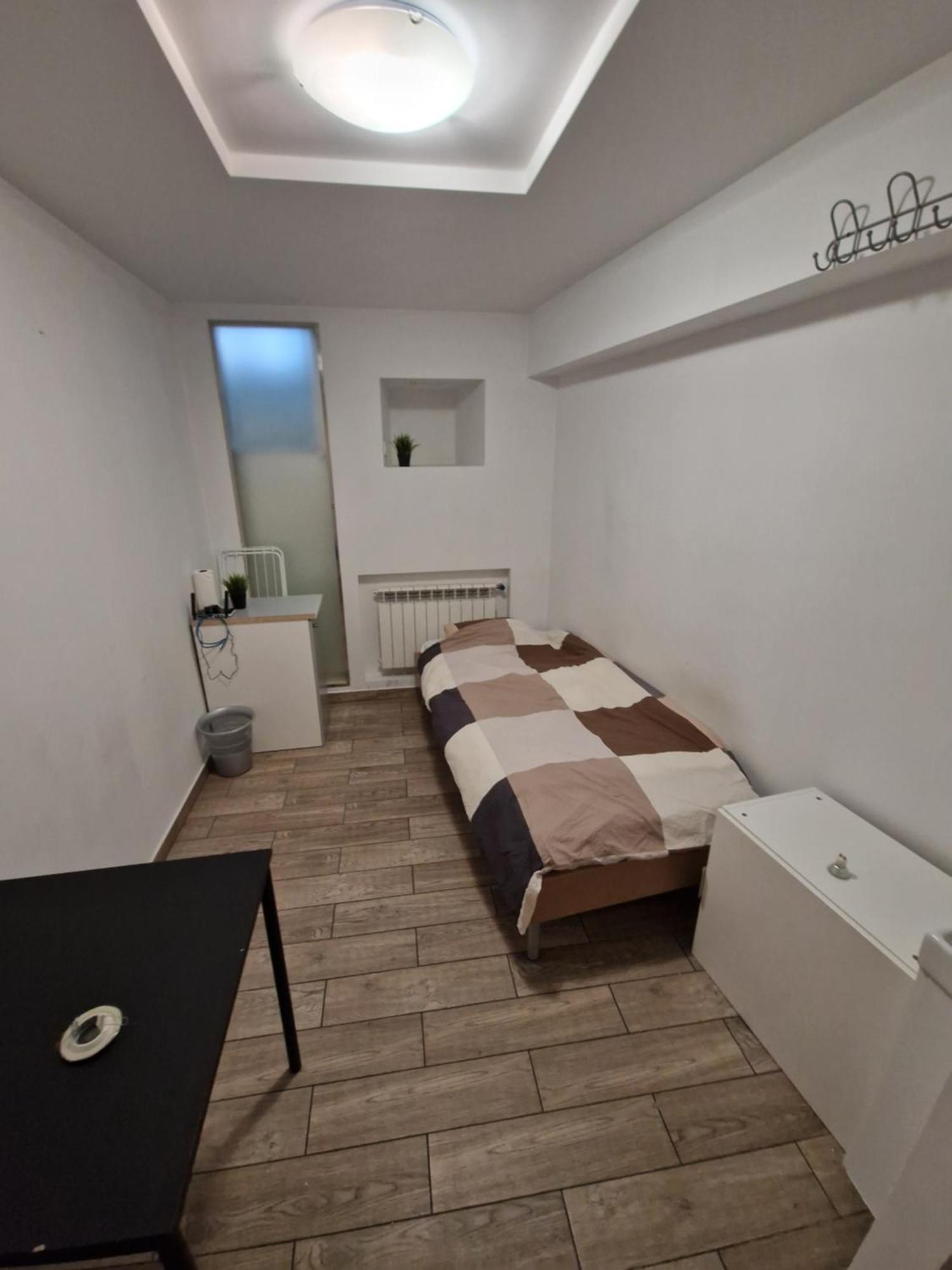 View Apartments And Rooms ワルシャワ 部屋 写真
